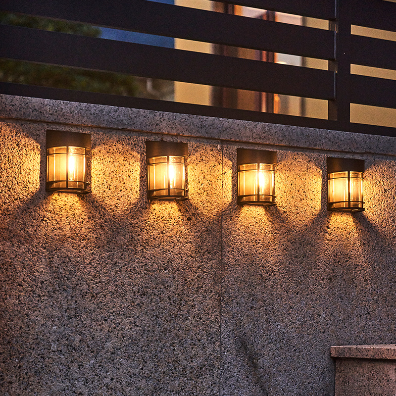 Smart Garden Fence - Lampada Solare LED da Giardino, Impermeabile,